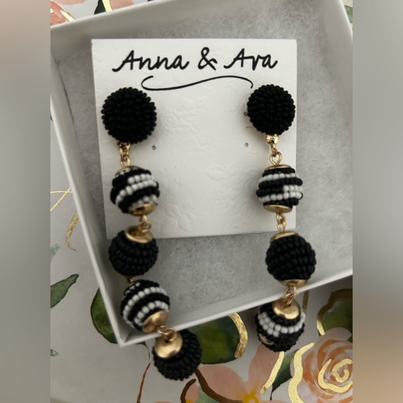 ❄️5/$25 Anna and Ava Statement Earrings NIB! - Picture 1 of 4